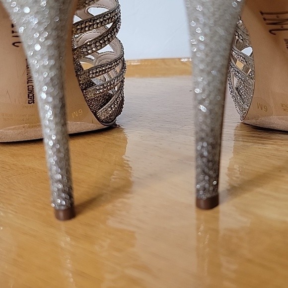 INC International Concepts champagne Gold heel sandal shoes Size 6M - Picture 11 of 11